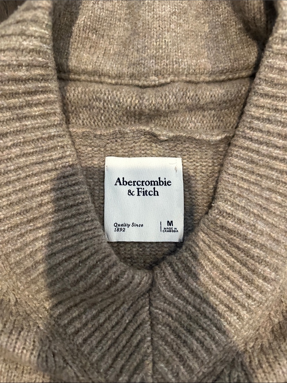Abercrombie & Fitch Men's V-Neck Sweater - Taupe - Picture 2 of 2